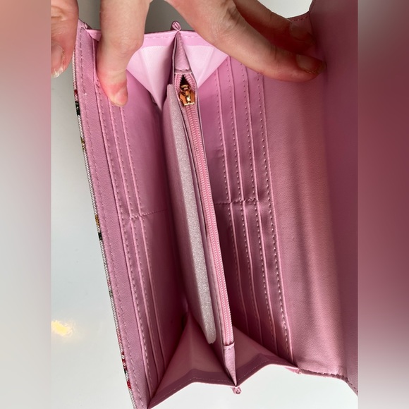 Adorable white rose floral ladies wallet with tassle - Picture 5 of 7